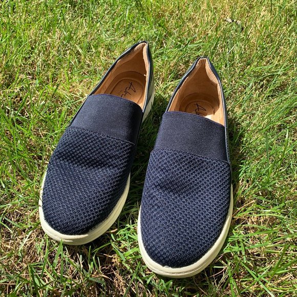 Abella True Comfort Emerge Navy Breathable Mesh Slip On Sneakers Shoes Size 6.5M - Picture 1 of 9